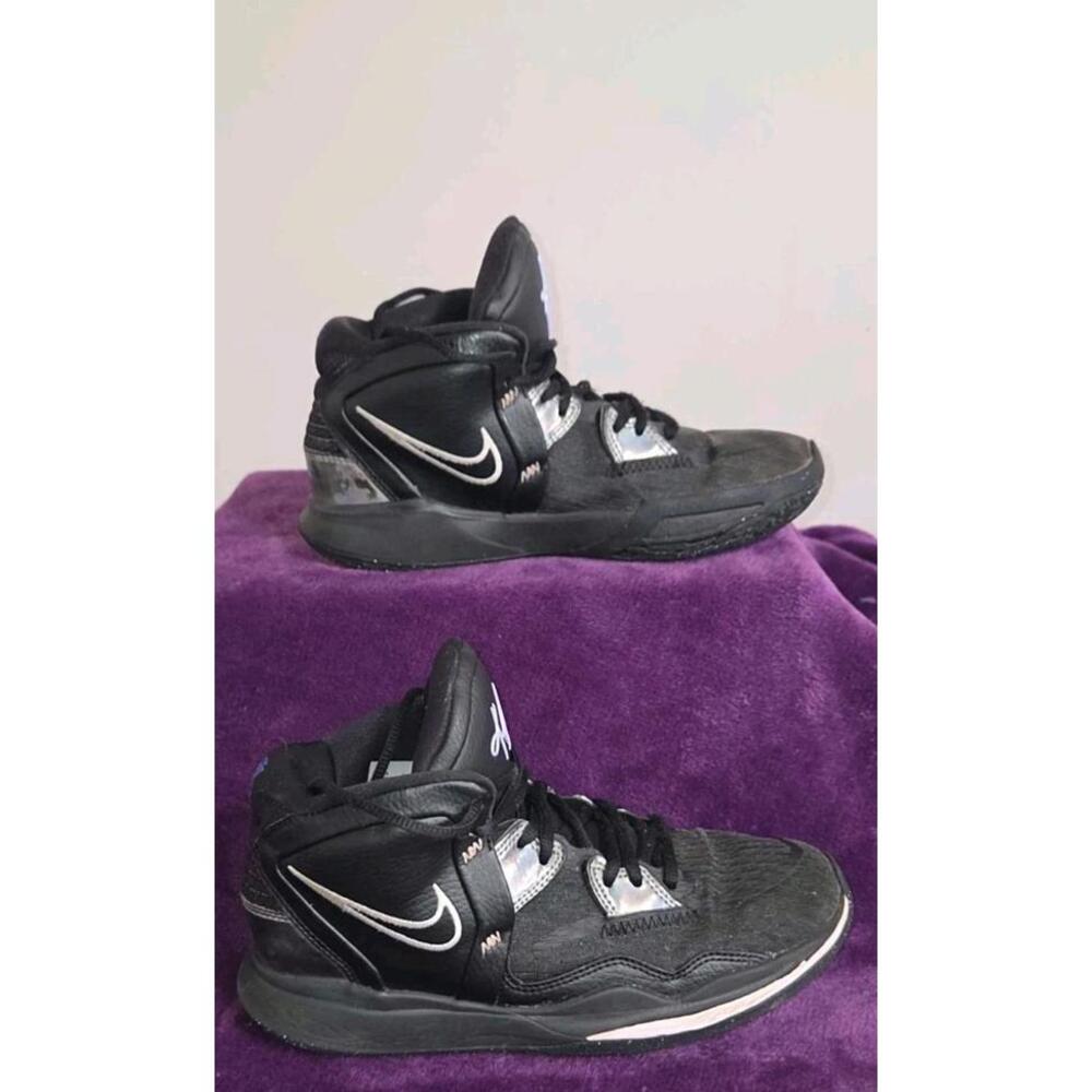Boy's Nike Kyrie Infinity Black Metallic Silver Sneakers Size 5Y DD0334-005